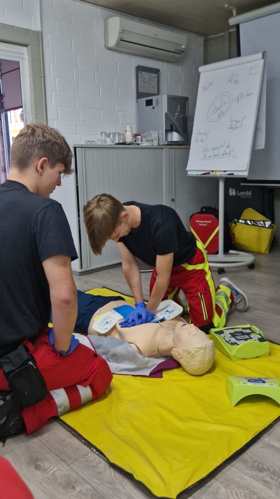 Erste-Hilfe-Training mit Dummy