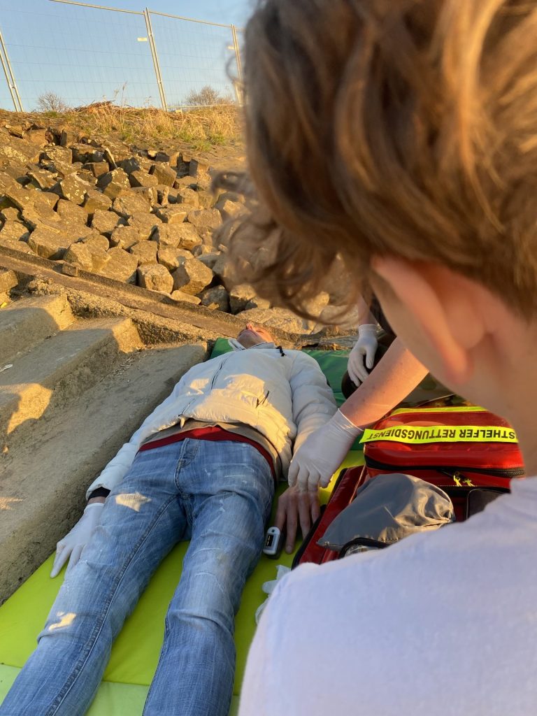 Erste Hilfe, bewusstloser Mensch